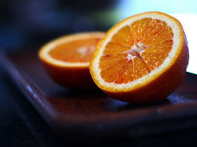 剥橙子时溢出的味道